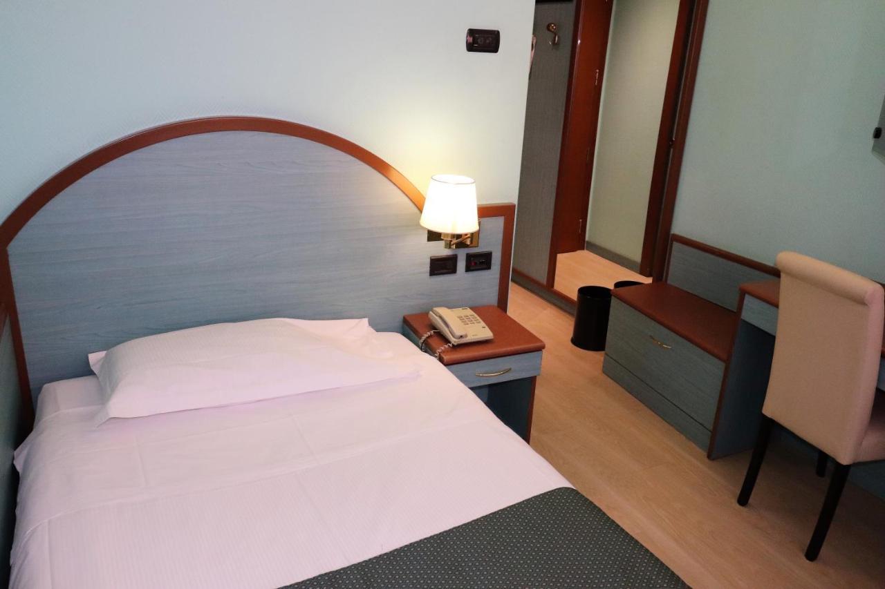 Hotel Domenichino Milano Esterno foto
